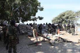 Quatre soldats nigérians et un membre des milices civiles ont été tués le week-end dernier dans des affrontements avec des présumés éléments du groupe Boko à Jakana
